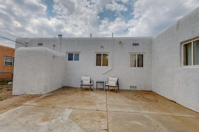 527 Gene Avenue NW, Albuquerque, NM 87107
