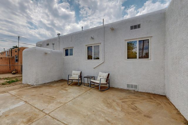 527 Gene Avenue NW, Albuquerque, NM 87107