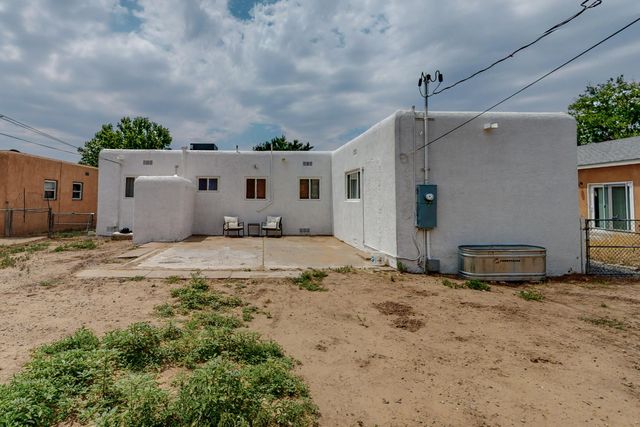 527 Gene Avenue NW, Albuquerque, NM 87107
