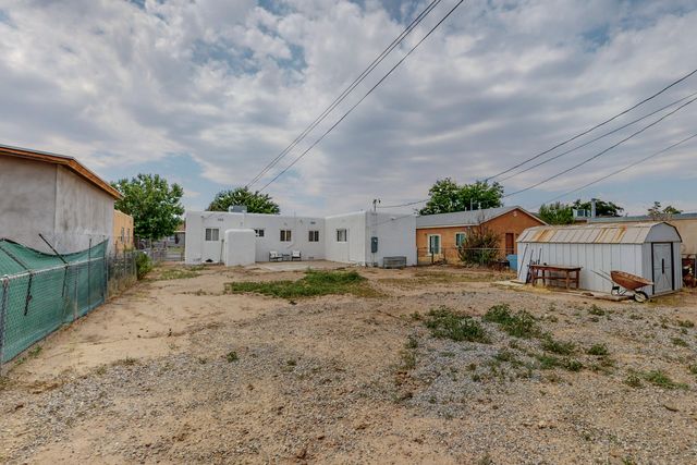 527 Gene Avenue NW, Albuquerque, NM 87107