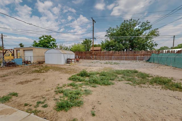 527 Gene Avenue NW, Albuquerque, NM 87107