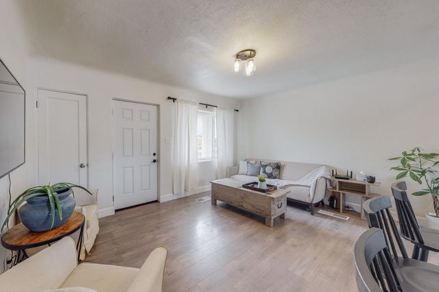 527 Gene Avenue NW, Albuquerque, NM 87107