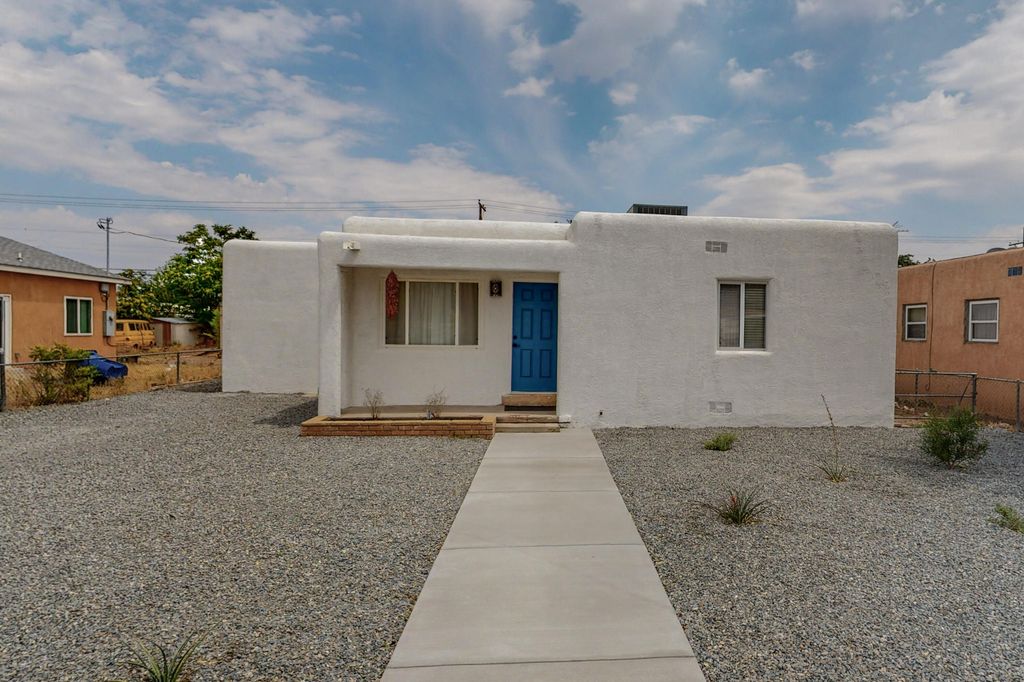 527 Gene Avenue NW, Albuquerque, NM 87107