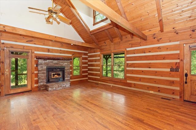 740 Leath Chapel Rd, Bethpage, TN 37022