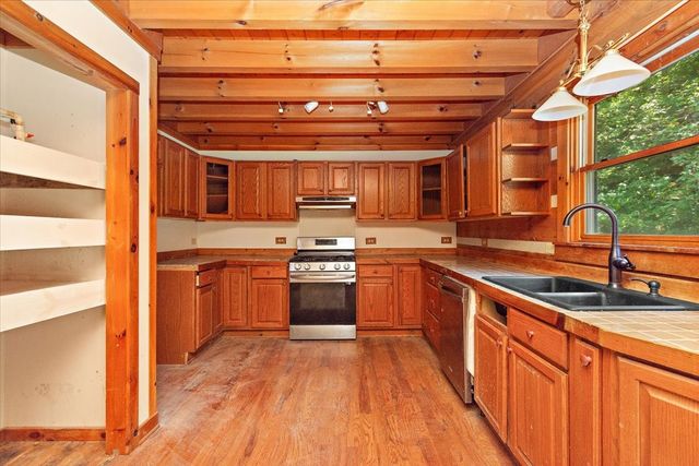 740 Leath Chapel Rd, Bethpage, TN 37022