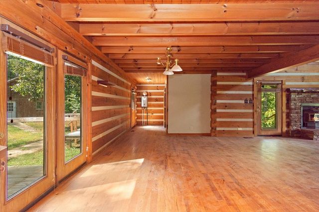 740 Leath Chapel Rd, Bethpage, TN 37022