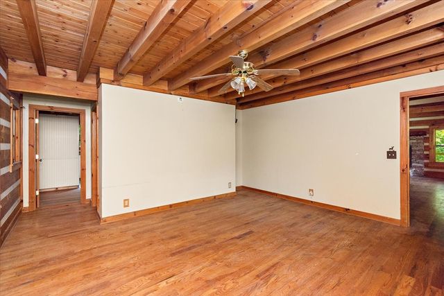 740 Leath Chapel Rd, Bethpage, TN 37022