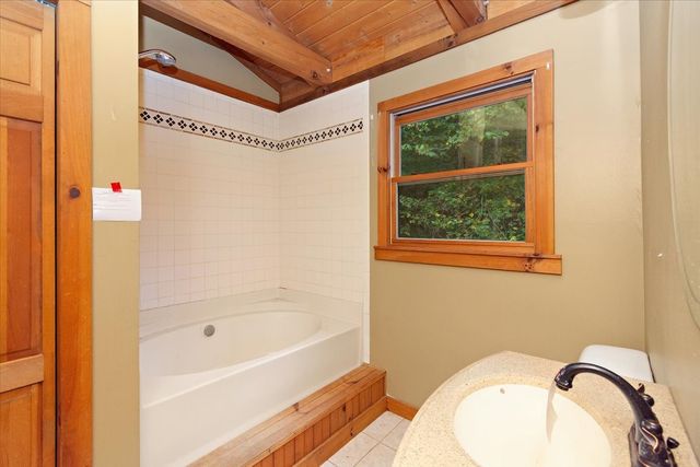 740 Leath Chapel Rd, Bethpage, TN 37022