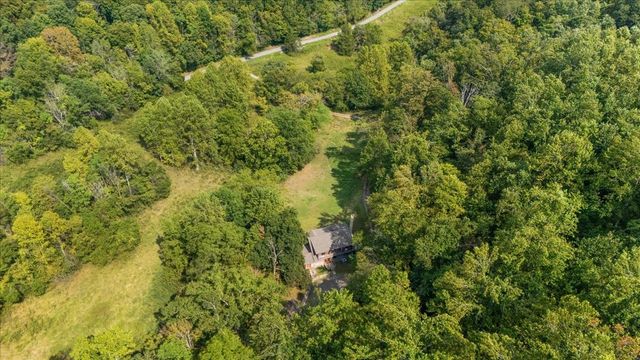 740 Leath Chapel Rd, Bethpage, TN 37022
