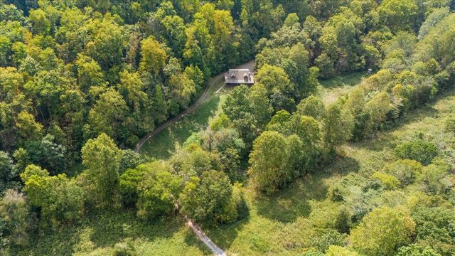 740 Leath Chapel Rd, Bethpage, TN 37022