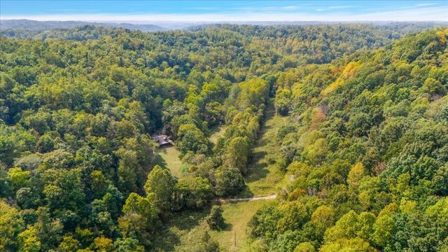 740 Leath Chapel Rd, Bethpage, TN 37022