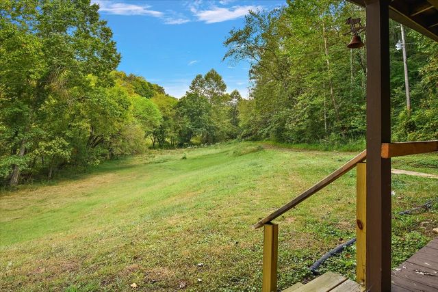740 Leath Chapel Rd, Bethpage, TN 37022