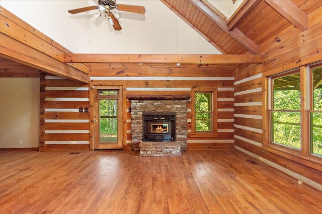 740 Leath Chapel Rd, Bethpage, TN 37022
