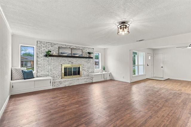 1112 Noble Avenue, Carrollton, TX 75006