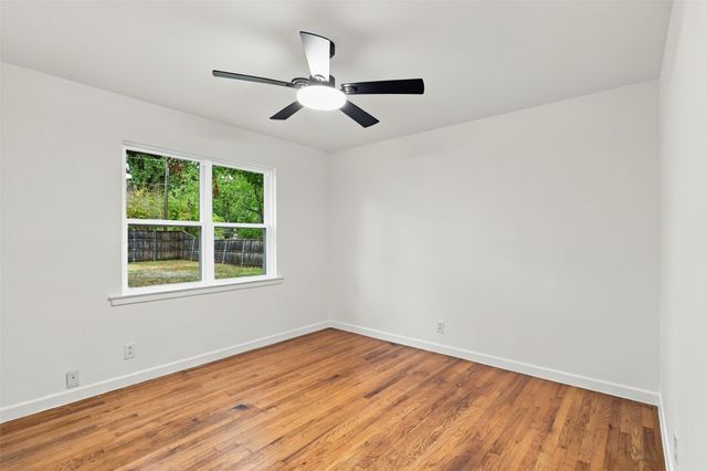 1112 Noble Avenue, Carrollton, TX 75006