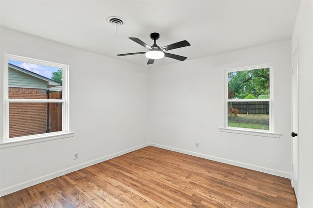 1112 Noble Avenue, Carrollton, TX 75006