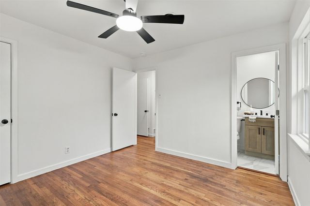 1112 Noble Avenue, Carrollton, TX 75006