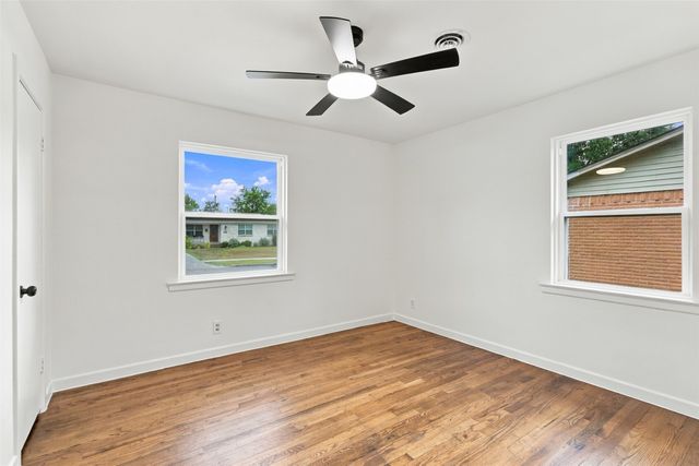 1112 Noble Avenue, Carrollton, TX 75006