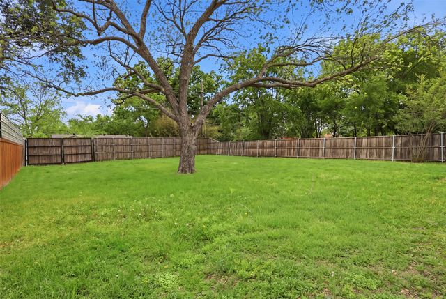 1112 Noble Avenue, Carrollton, TX 75006