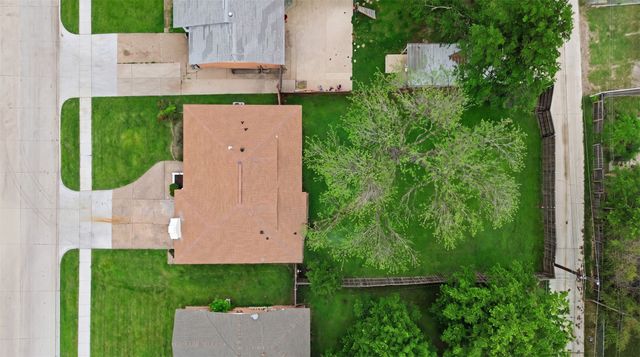 1112 Noble Avenue, Carrollton, TX 75006