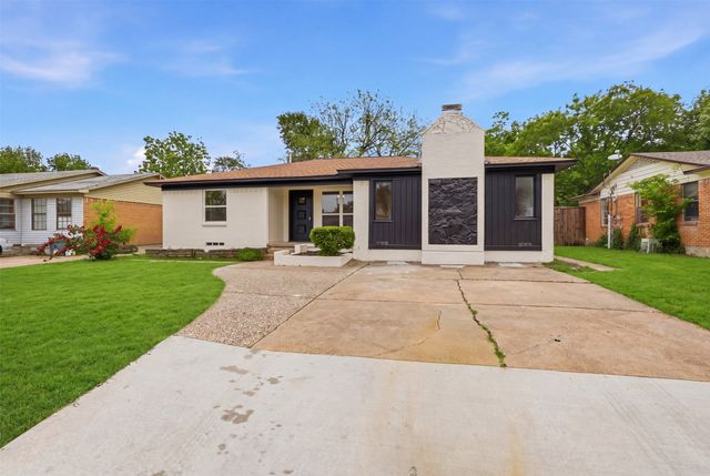 1112 Noble Avenue, Carrollton, TX 75006