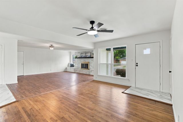 1112 Noble Avenue, Carrollton, TX 75006