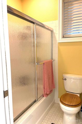 5683 Grande Lagoon Dr, Pensacola, FL 32507