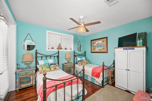 5683 Grande Lagoon Dr, Pensacola, FL 32507