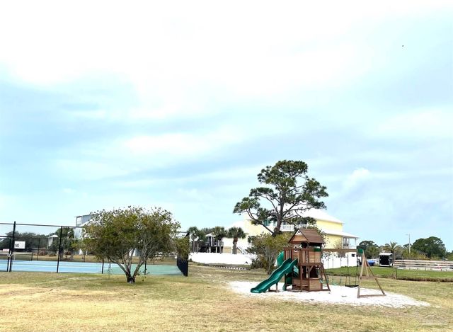 5683 Grande Lagoon Dr, Pensacola, FL 32507