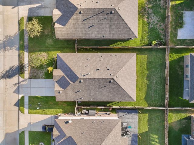 138 Meadow Grove Drive, Conroe, TX 77384