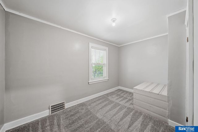 2740 S 13 Street, Lincoln, NE 68502