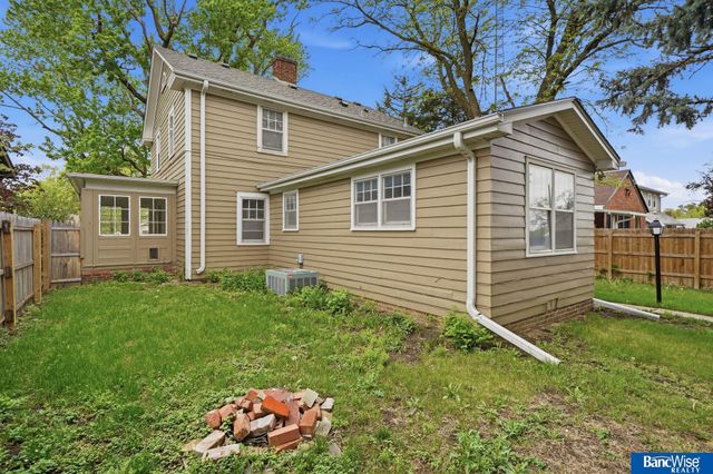 2740 S 13 Street, Lincoln, NE 68502