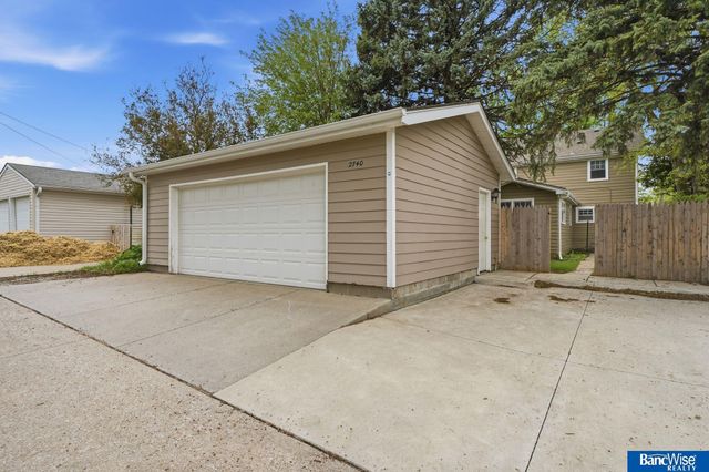 2740 S 13 Street, Lincoln, NE 68502