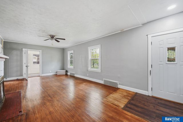 2740 S 13 Street, Lincoln, NE 68502