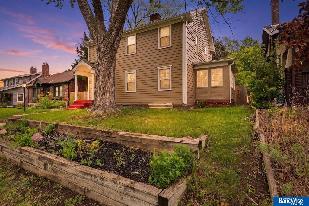2740 S 13 Street, Lincoln, NE 68502