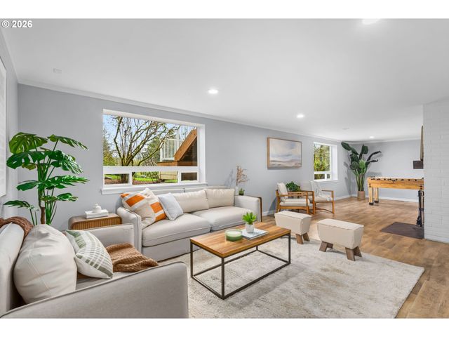 901 Sw MAPLECREST Ct, Portland, OR 97219