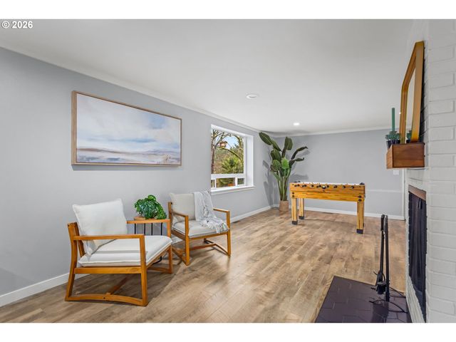 901 Sw MAPLECREST Ct, Portland, OR 97219