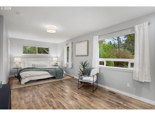 901 Sw MAPLECREST Ct, Portland, OR 97219