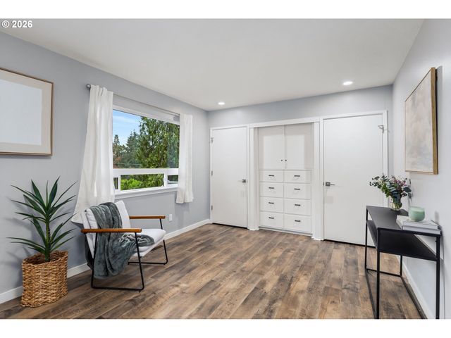 901 Sw MAPLECREST Ct, Portland, OR 97219