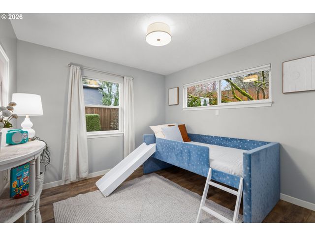 901 Sw MAPLECREST Ct, Portland, OR 97219