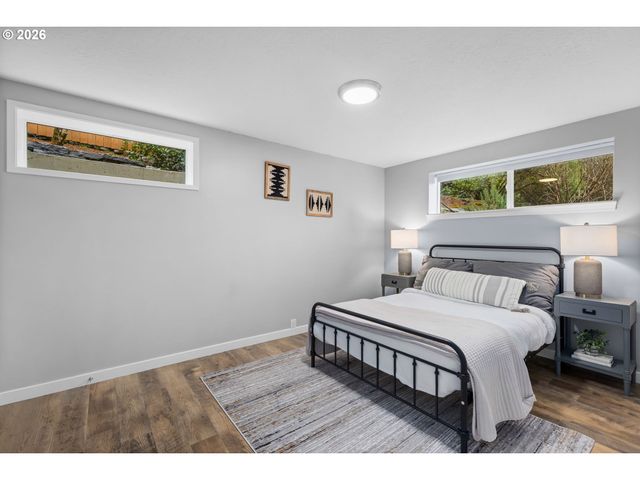 901 Sw MAPLECREST Ct, Portland, OR 97219