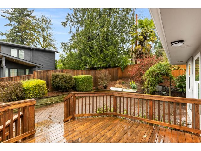 901 Sw MAPLECREST Ct, Portland, OR 97219
