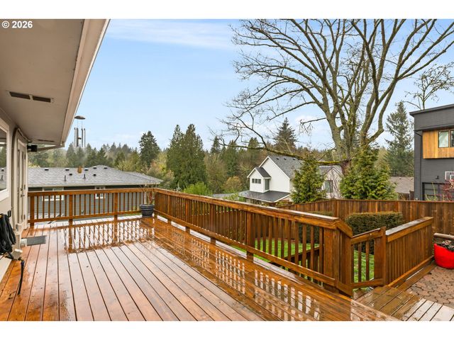 901 Sw MAPLECREST Ct, Portland, OR 97219