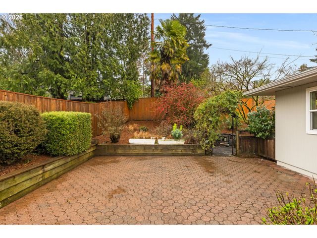 901 Sw MAPLECREST Ct, Portland, OR 97219