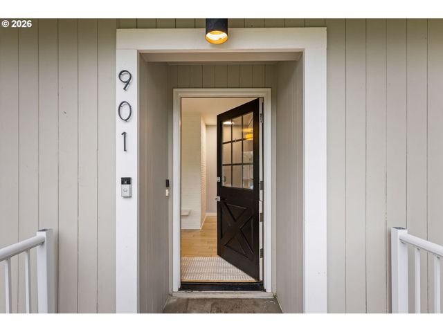 901 Sw MAPLECREST Ct, Portland, OR 97219