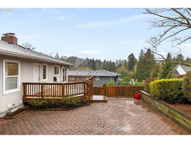 901 Sw MAPLECREST Ct, Portland, OR 97219