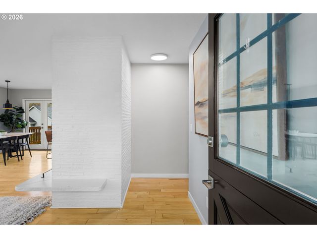 901 Sw MAPLECREST Ct, Portland, OR 97219