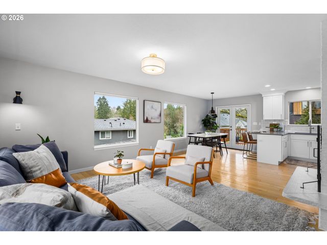 901 Sw MAPLECREST Ct, Portland, OR 97219