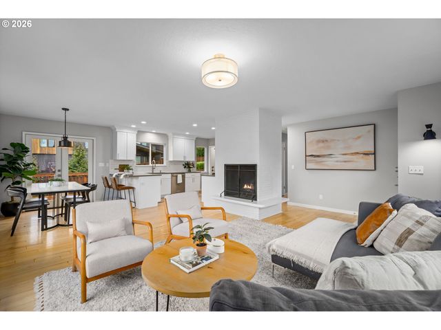 901 Sw MAPLECREST Ct, Portland, OR 97219