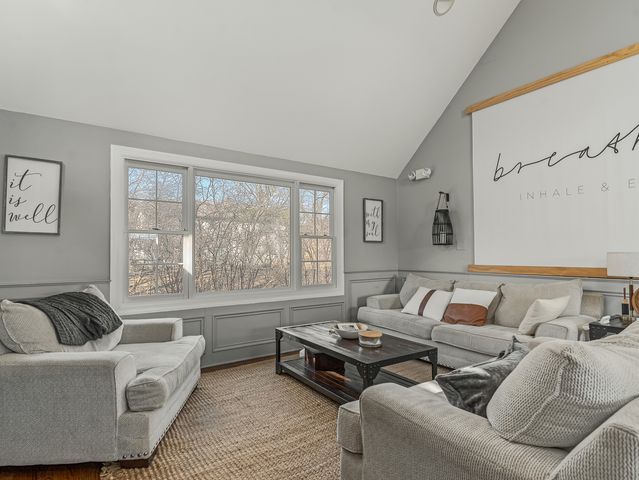 959 W Ogden Avenue, Naperville, IL 60563